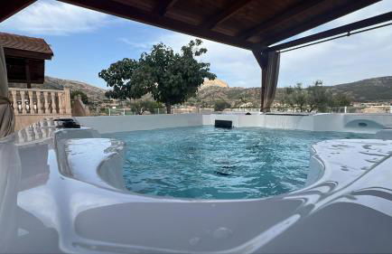 La casica de madera con Jacuzzi exterior y barbacoa - Foto 21