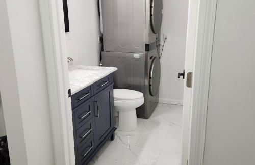 Unique 3-bed Lakefront Container Home - Foto 35