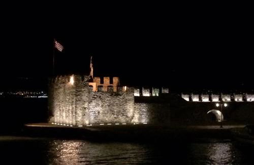 Steinturm mit Dach-Terrasse zwischen Fluß, Meer und Gebirge- Spiti Pirgos - Foto 71