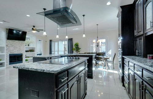 GORGEOUS 5-bd 4ba w Pool, Hot Tub, 2 kitchens, & Game Room Near Dallas Airports! - Foto 5