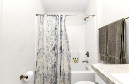 4BR Retreat Near Warm Mineral Springs & Beaches - Foto 35