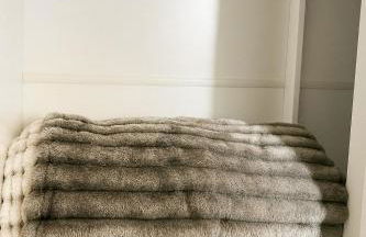 Apartmento com Garagem, Ar Condicionado próximo Madrecor, UFU, Parque Sabia - Foto 31