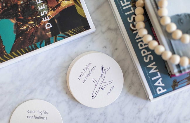 2 Rooms, Sleeps 8 Retro Hotel w/ Pool Wesley King Studio Buyout by Avantstay - Foto 24