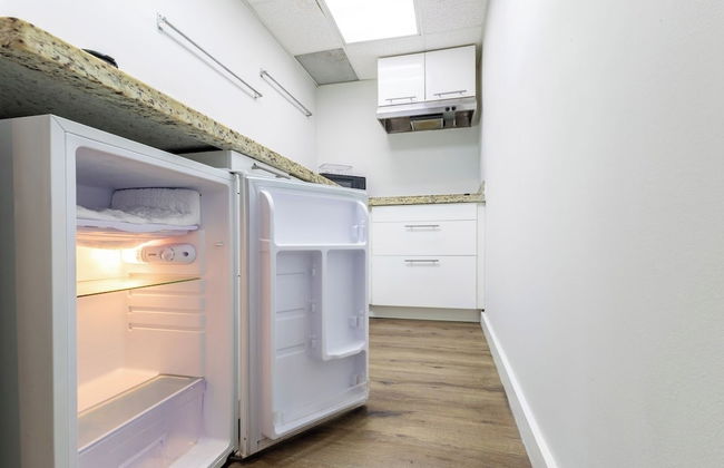 Coastal 2BR Escape | Walk to Beach & 2 Queen Beds - Foto 19