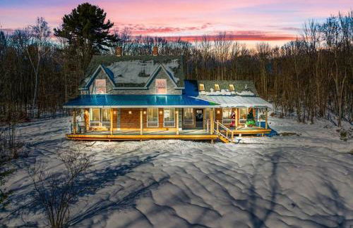 New Sunday River Ski Retreat with Hot Tub Spa - FirePit Sleeps 16 - Foto 44
