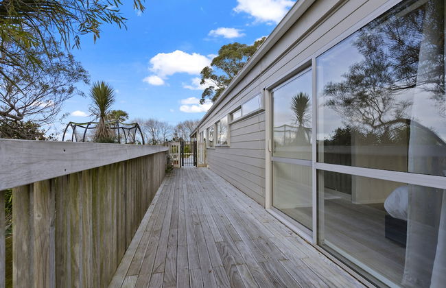 Hilltop Country Retreat with Seaviews - Foto 40