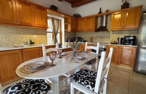 Stone Heaven Villa -Poolside BBQ & Fresh Herbs - Photo 50