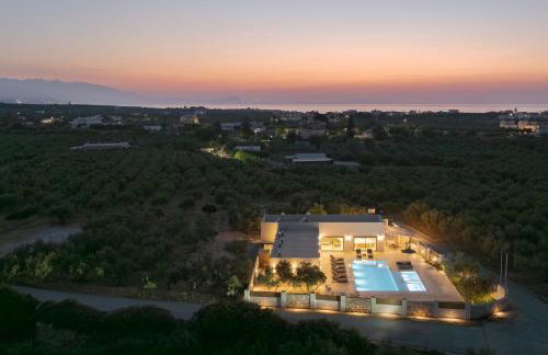 CaMa Villa, Pool, Landmark Views & Iconic Design, By ThinkVilla - Foto 32
