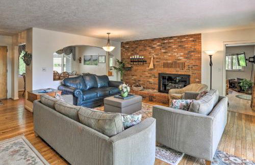 Stunning Fletcher Home Hot Tub and Fire Pit! - Foto 4