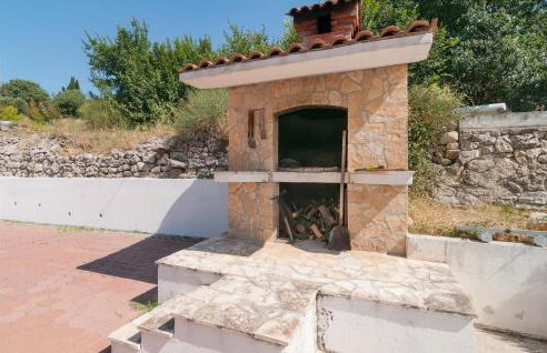 Two-Bedroom Apartment In Mravince - Photo 13