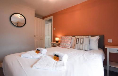 Air Maison - Family Home with Off-Road Parking - Photo 2