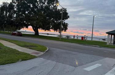 Family retreat with lake views and near Disney - Foto 69