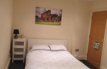 Spacious 2 bed appartment next to BAE with spa bath - Foto 7