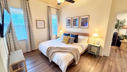 The Citrus Suite Near UF Shands Downtown - Photo 2