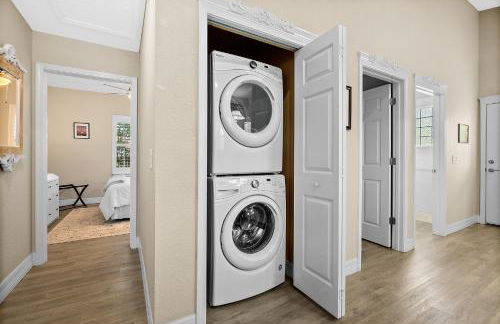 Citrus Hideaway - Steps to City Center - Photo 18