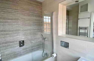 CC - Central Location Top Floor 2 Bed Deluxe Modern Apartment - Foto 13