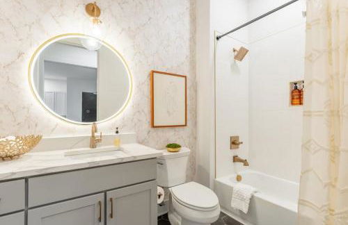 Here You Come Again by Stay Local Nashville - Foto 27