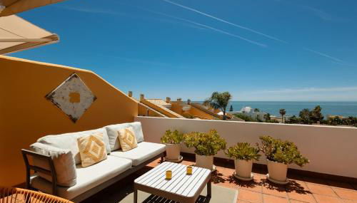 Modern beachside Penthouse with amazing sea views in Costabella, Marbella - Photo 4