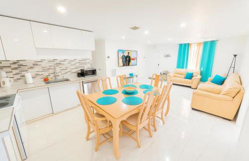 Bright & Cozy Family Home Near Dania Beach - Foto 1