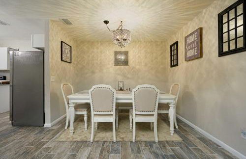 Hook, Line and Leisure Lakefront Gem with Porch! - Foto 9