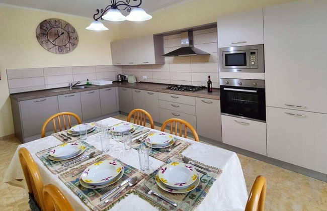 Peaceful Haven With Stunning Views Close to sea - Foto 20