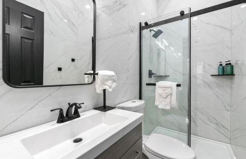 Old Town Retreat with Hot Tub - Steps from CSU! - Photo 12