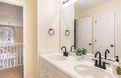 Spacious homequiet neighborhood nr downtown - Foto 15