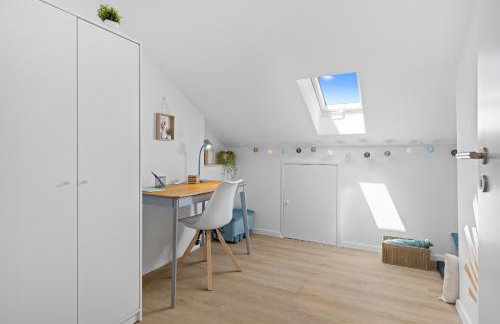 ALPENglück - Stylisches Dachgeschoss-Apartment mit Bergblick, großer Balkon & 3 Schlafzimmern - Foto 16
