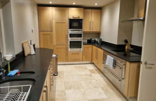 Lovely, spacious home with huge rear garden - Foto 8