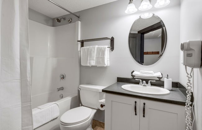 SPACIOUS 2-Br 2-Ba | Ski In/Out | Pool & Hot Tubs | in Heart of PANORAMA RESORT - Photo 17