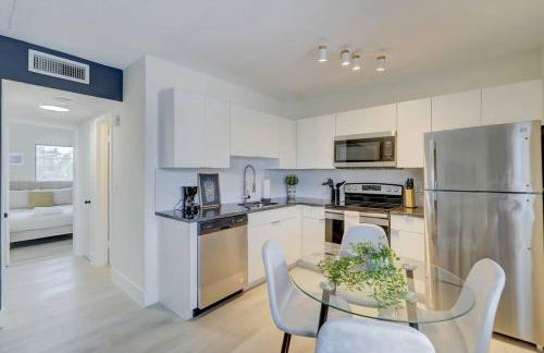 2BR Coastal Getaway! - Foto 10