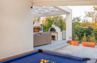 Villa Ami, Roda, Corfu: 10 guests, heated pool, private mini golf, pool table & more!! - Foto 6
