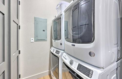 Lavish Riverfront Escape with Gas Grill! - Foto 36