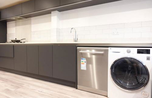 4 bedroom, Sleeps 12, Free Parking - Foto 16