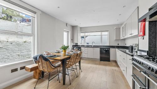 Sleeps 7 Large 4 Bed Town House for Contractors & Families & Friends in Great Central Location - Foto 5, dishwasher