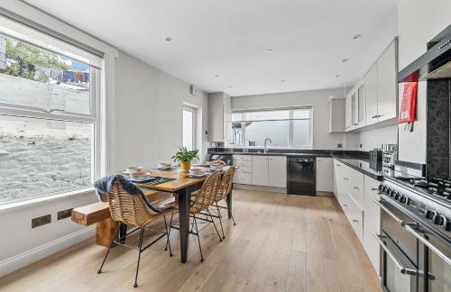 Sleeps 7 Large 4 Bed Town House for Contractors & Families & Friends in Great Central Location - Foto 5