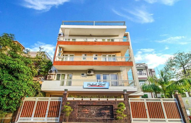 Modern City Retreat 2bhk Paras Fortis Balcony - Photo 52