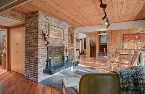 Steps to the Ellis River - Luxe, Hot Tub, Game Room - Foto 12