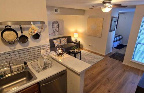 Cozy Updated Cove of Heaven, 5mins to Lake Hefner! - Photo 3