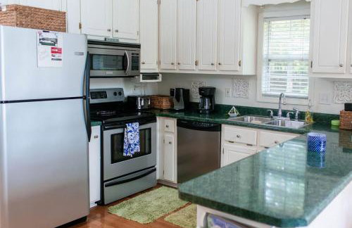 Serene Lakefront Home with Hot Tub and Boat for Rent! - Foto 22