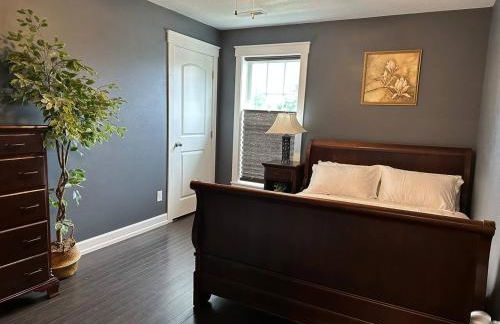 Luxury Downtown Cedar Falls Retreat - Pool Table - Outdoor Dining - Sleeps 12 - Foto 9