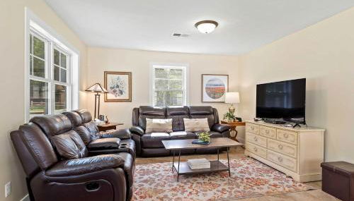 Expansive Lakefront Home with Private Dock - Foto 2