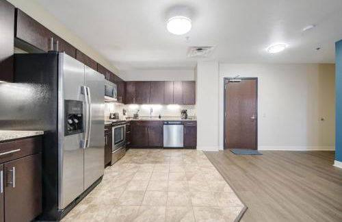 Upscale Charm PRIME LOCATION 7TH FLOOR SWEEPING CITY VIEWS FAST WIFI 24-7 Gym Lounge Roku - Foto 12