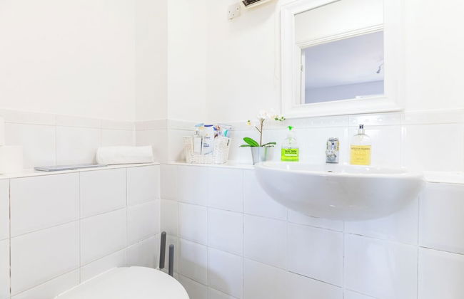 Skyline Haven Modern 2BR w/ Free Parking & 4kTV - Photo 65