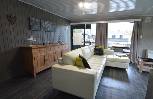 Modern Waterfront Chalet - Photo 10