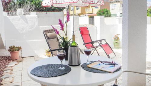 1 Bedroom Nice Apartment In Torrevieja - Foto 3