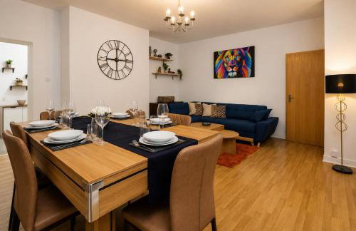 Cavern Quarter Apartment - Pool & Ping Pong by Charming Apartments - Photo 41