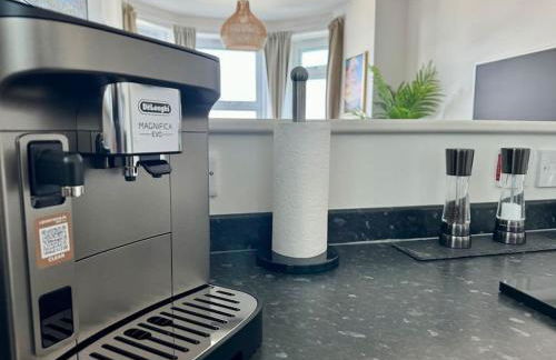 Luxury Sea View Apartment with Multi Room Balcony And Private Onsite Parking Only 300M From the Beach - Foto 18