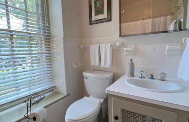 Vaux Hall Manor - 5BR Historic Farmhouse on Bay - Foto 26