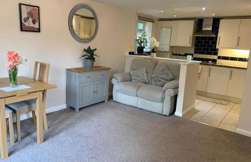 Self Contained - Own Entrance - Foto 6